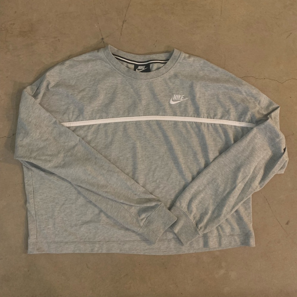 Nike Gray Cropped Long Sleeve T-Shirt